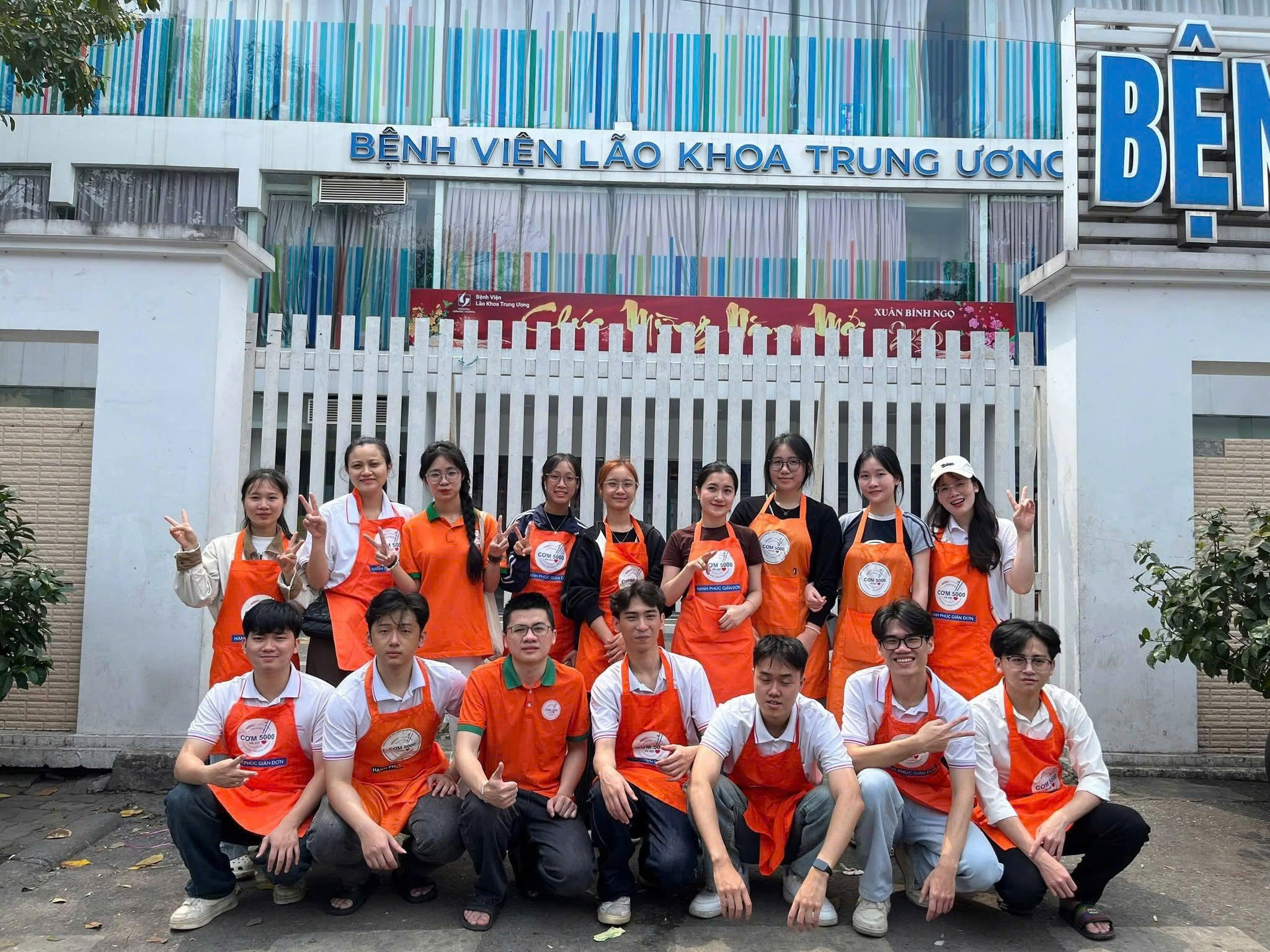 Nhóm tình nguyện viên tại một điểm phát